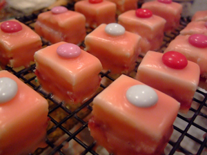 Petit Fours Pink